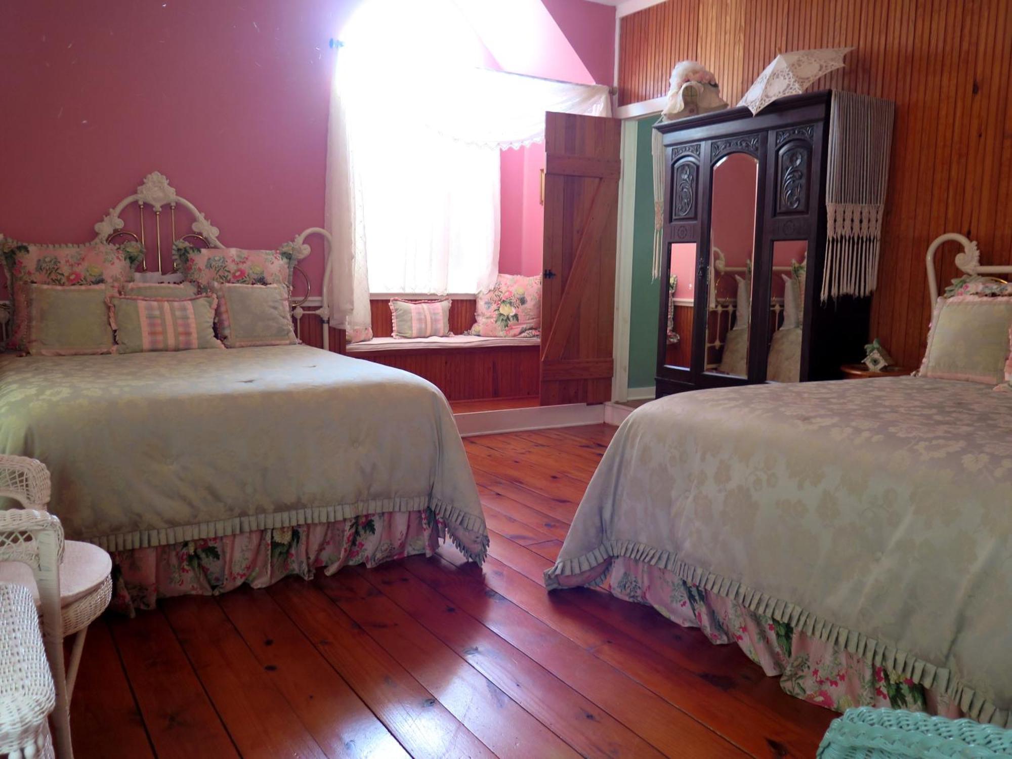 Superior Queen Room with Two Queen Beds